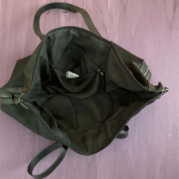 Ladies GUC handbag. - Picture 2 of 7